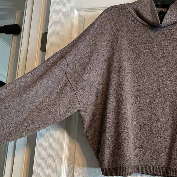 Taupe turtleneck sweater - Picture 3 of 4